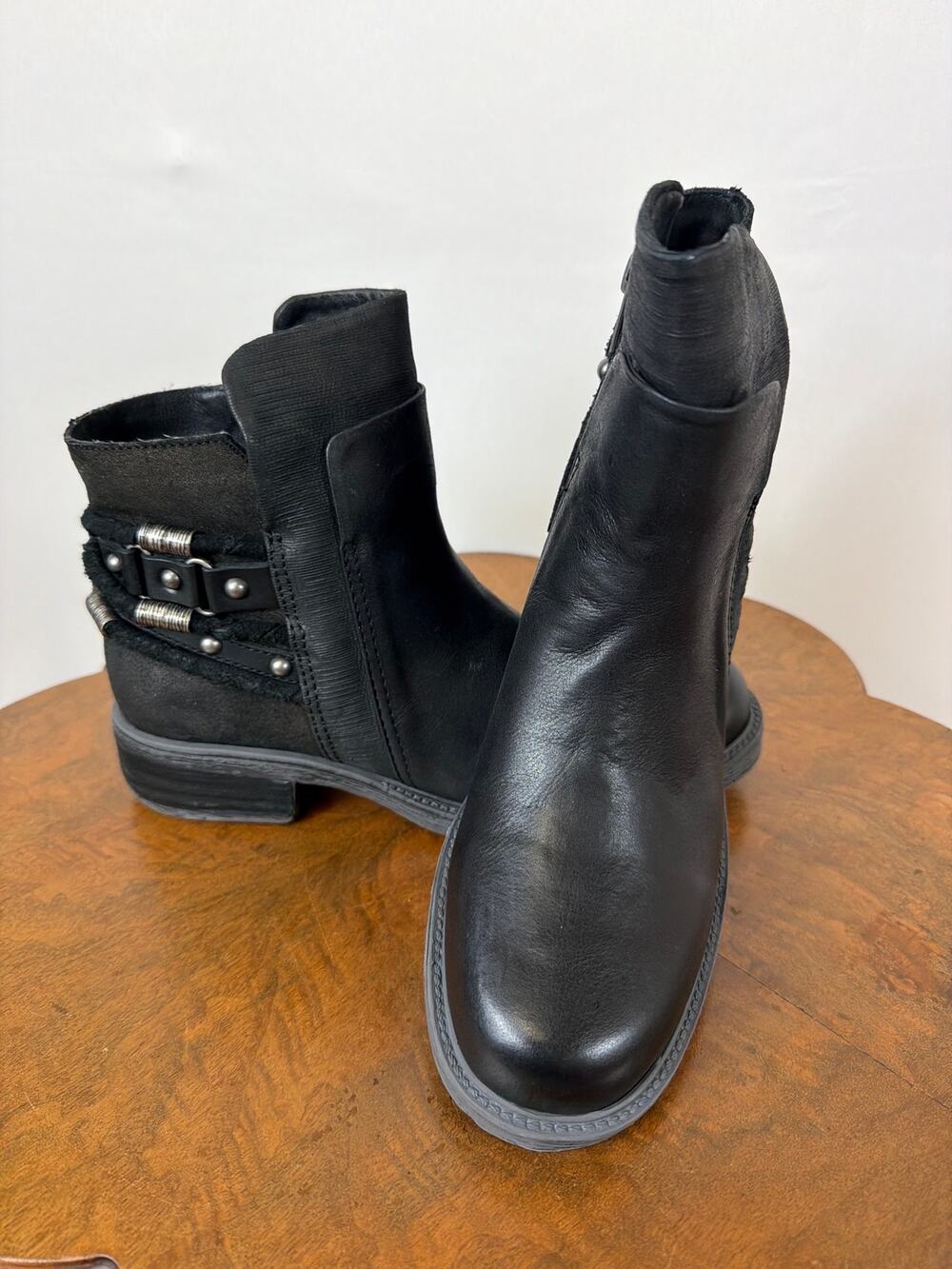 NWT OTBT Black Beaded Wrapped Leather Zip Boots Size 10
